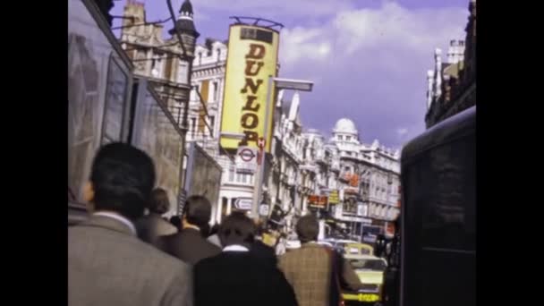 London June 1975 Historic Footage Capturing Daily Life Streets London — Vídeo de Stock