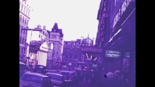 Лондон Великобритания Июня 1975 Историческая Съемка Повседневной Жизни Улицах Лондона — стоковое видео