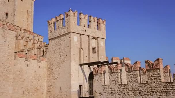 Discover Mesmerizing Sirmione Castle Stunning Video Footage Explore Its Stunning — Stock Video