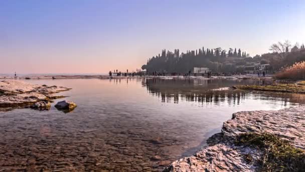 Stunning Landscape Photo Rocky Beach Sirmione Clear Waters Lake Garda — Vídeos de Stock
