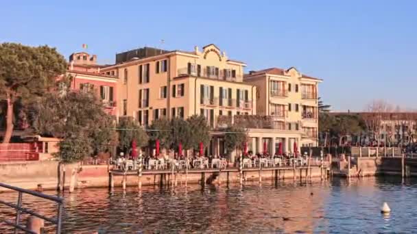 Sirmione Italy February 2023 Charming Historic Center Sirmione Popular Tourist — Vídeo de Stock
