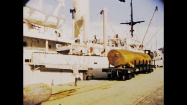 Kinshasa Kongó 1975 Június Nézd Meg Nehéz Rönkök Rakományhajókra Való — Stock videók