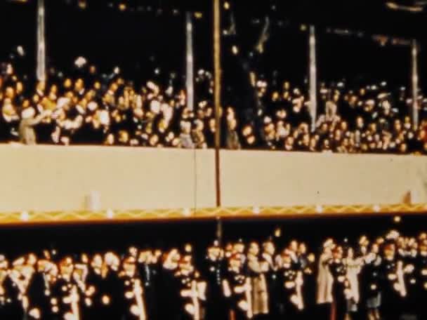 1953 영상을 엘리자베스 여왕의 대관식 행렬의 장관을 — 비디오