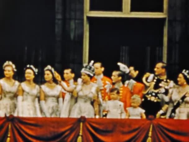 英国ロンドン1953年6月2日 時間を遡り ロンドンのウェストミンスター寺院でエリザベス2世女王の儀式と歴史的戴冠式を目撃 — ストック動画