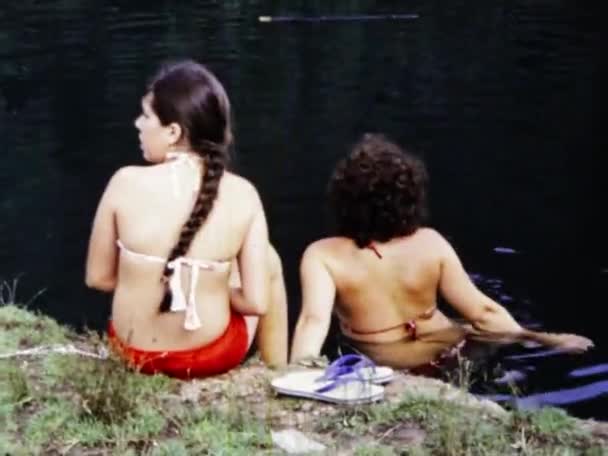 Firenze Italia Giugno 1975 Godetevi Una Nuotata Rinfrescante Pittoresco Lago — Video Stock