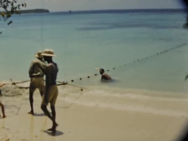 Сент Енн Гваделупа Червень 1975 Дослідження Традиційної Риболовної Техніки Пляжу — стокове відео