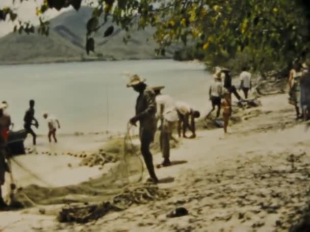Sainte Anne Guadeloupe Juni 1975 Verken Traditionele Visserijtechnieken Van Guadeloupe — Stockvideo