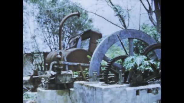 圣安妮 瓜德罗普岛 1975年6月 在这个迷人的镜头中探索被遗弃的工业机器的怪异世界 发现生锈的齿轮 尘土飞扬的传送带等 — 图库视频影像