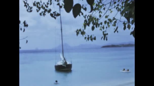 1975年6月 瓜德罗普岛圣安 通过这段展示瓜德罗普岛迷人风景的历史镜头 让自己沉浸在充满活力的圣安之美中 — 图库视频影像