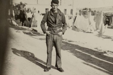 Roma, İtalya Mayıs 1948: 1940 'larda İtalyan askerlerinin klasik fotoğrafı.