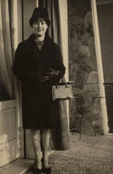Рим Италия Май 1951 Портрет Девушки Винтажной Шляпе Напоминающий 1950 — стоковое фото