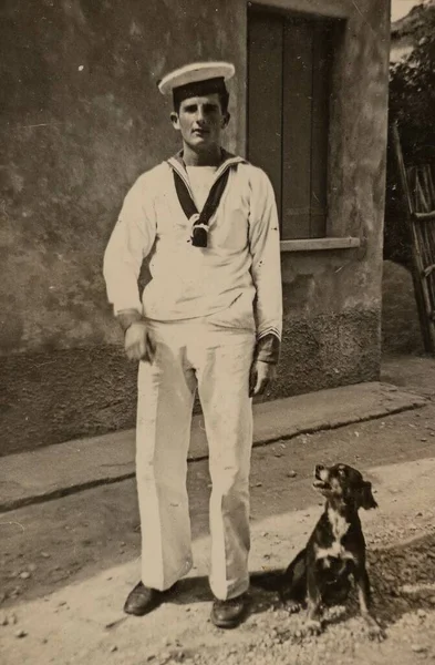 Рим Италия Май 1951 Ностальгический Портрет Итальянского Моряка Напоминающий Семейных — стоковое фото
