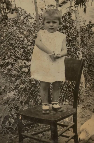 Ρώμη Ιταλία Μάιος 1951 Ένα Συγκινητικό Πορτραίτο Ενός Νεαρού Κοριτσιού — Φωτογραφία Αρχείου