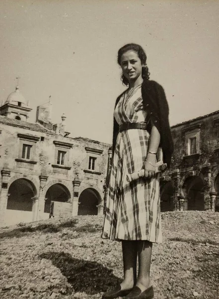 Róma Olaszország Május 1941 Egy Hagyományos Ruhás Elbűvölő Portréja Amelyet — Stock Fotó