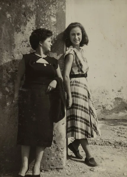 Roma Itália Maio 1941 Foto Vintage Casal Italiano Dificuldades Empobrecido — Fotografia de Stock