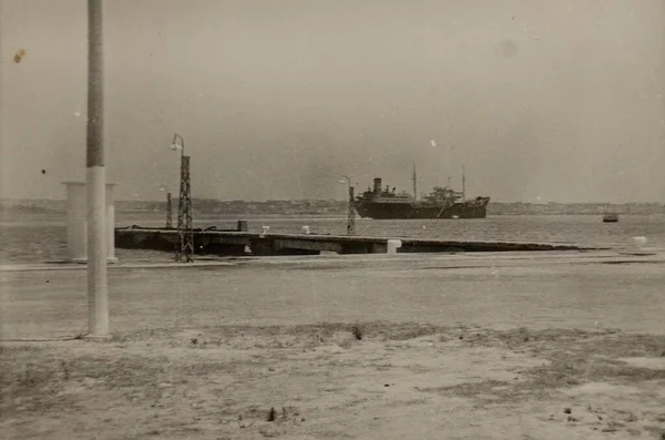 1951年5月 イタリア ローマ イタリアの港に古典的な船が到着し 海事貿易と旅行の時代は過ぎ去った — ストック写真