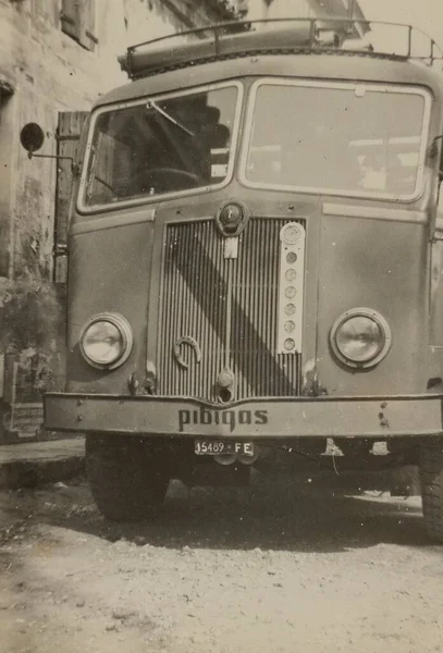 ローマ イタリア1951年5月 素朴な外観のヴィンテージイタリアのトラックは 1950年代の輸送と商業の黄金時代を表しています — ストック写真