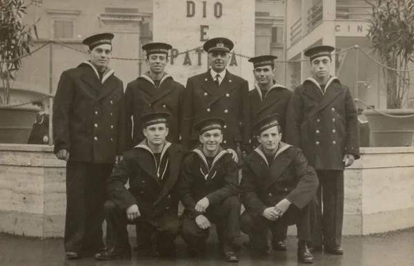 Roma Itália Maio 1951 Grupo Bonitos Soldados Marinha Italiana Posando — Fotografia de Stock