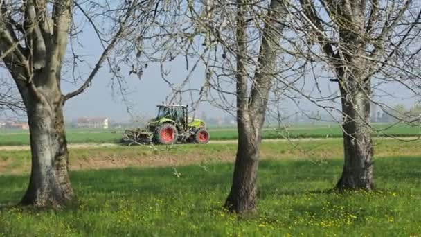 Mardimago Olaszország 2023 Április Mezőgazdasági Traktorok Szántják Művelik Talajt Szántóföldi — Stock videók