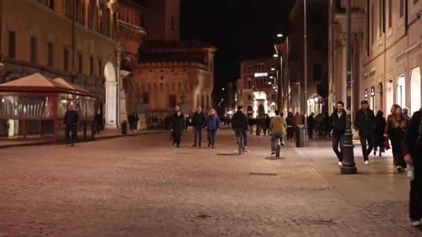 Μια Ζωντανή Νυχτερινή Σκηνή Στο Κέντρο Της Ferrara Ιταλία Τους — Αρχείο Βίντεο