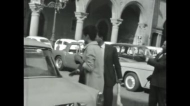 Roma, İtalya Mart 1968: 1960 'larda Roma' nın hareketli caddelerinde insanların gezindiği ender görüntülerle anılarda gezinin.