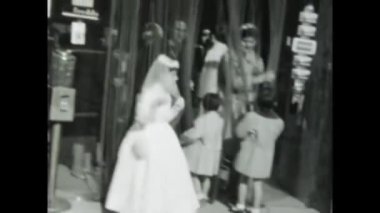 Roma, İtalya Mart 1968: 1960 'lardaki çocukların ilk komünyon törenlerine nostaljik bir bakış.