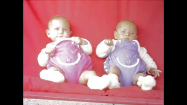 1958 프랑스 1950 쌍둥이 아기들의 순간들을 영화를 가지고 추억의 여행하라 — 비디오