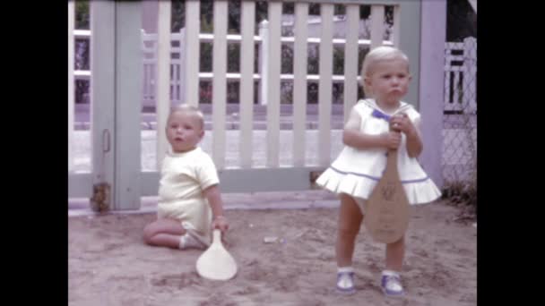 Paris França Junho 1958 Filmagem Crianças Brincando Com Brinquedos Praia — Vídeo de Stock
