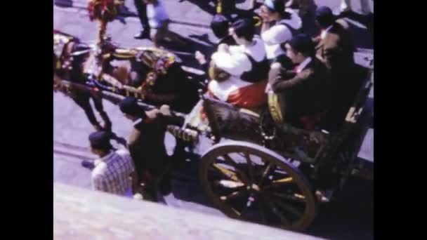 パレルモ イタリア1968年6月 60年代の伝統的なシチリアの馬車の懐かしい光景 — ストック動画