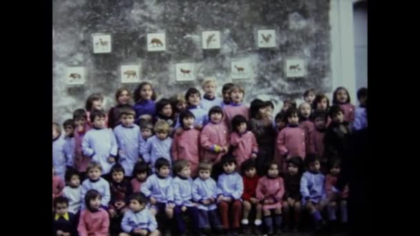 Rome Italië Mei 1968 Vintage Beelden Van Vrolijke Basisschoolkinderen Die — Stockvideo
