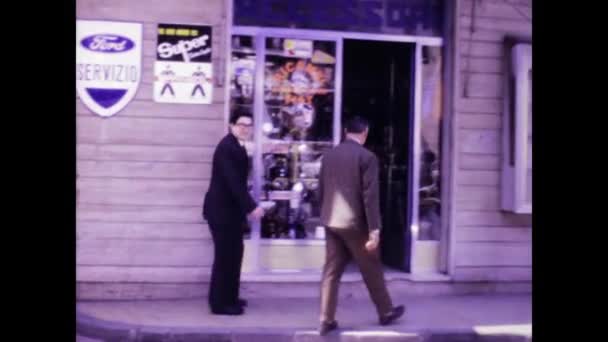Palermo Itálie Červenec 1968 Historické Záběry Mužů Trpělivě Čekajících Před — Stock video