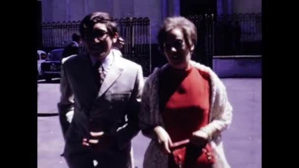 Палермо Италия Июль 1968 Ностальгические Кадры Свадебной Церемонии Возле Церкви — стоковое видео