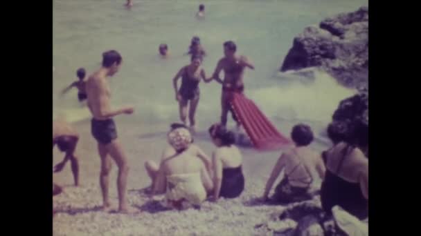 Неаполь Італія 1968 Приємні Моменти Сімейної Відпустки Березі Моря 1960 — стокове відео