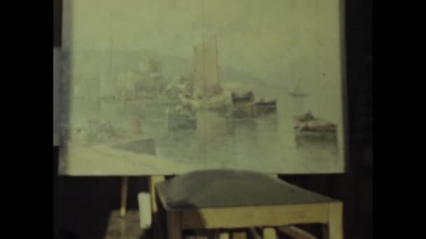 Неаполь Италия Июнь 1968 Винтажная Картина Опирающаяся Стул Ретро Интерьере — стоковое видео