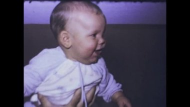 City Lake, Birleşik Devletler Haziran 1969: 1960 'ların tipik bir Amerikan evinde genç bir çocuğun hatıralarının nostaljik bir klibi.