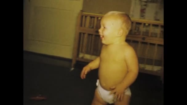 미국의 레이크 1969 1960 미국에서 걸음마를 어린이의 마음을 훈훈하게 빈티지 — 비디오