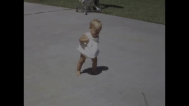 City Lake Estados Unidos Junho 1969 Filmagens Emocionantes Crianças Brincando — Vídeo de Stock