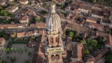 Lendinara 'daki Santa Sofia Çan Kulesi' nin büyüleyici günbatımı görüntüleri..