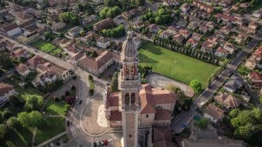 Lendinara 'daki Santa Sofia Çan Kulesi' nin büyüleyici günbatımı görüntüleri..