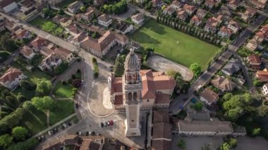 Lendinara 'daki Santa Sofia Çan Kulesi' nin büyüleyici günbatımı görüntüleri..