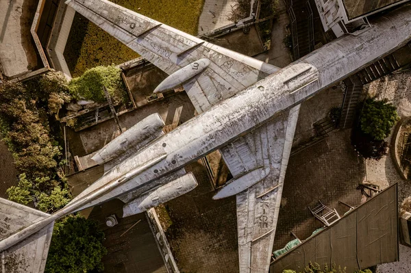 Lenyűgöző Légi Felvétel Egy Elhagyatott Repülőgépről Amit Rozsdásodásra Pusztulásra Hagytak — Stock Fotó