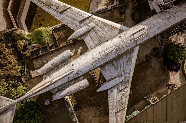 Een Indrukwekkend Luchtschot Van Een Verlaten Vliegtuig Overgelaten Aan Roest — Stockfoto