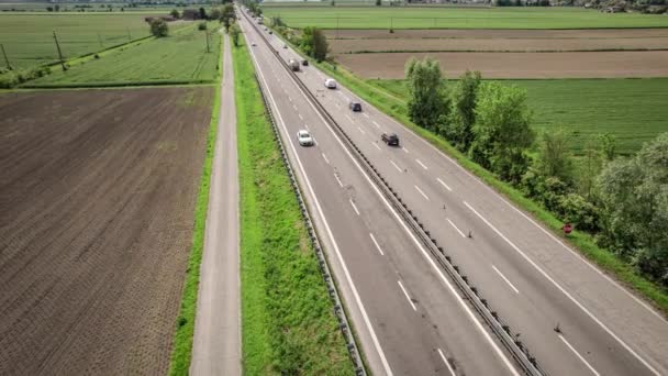 在意大利的Transpolesana高速公路上 无人机镜头记录了繁忙的交通 — 图库视频影像