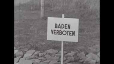 Berlin, Almanya 1959: 1950 'lerde banyo faaliyetlerini kısıtlayan Almanca 