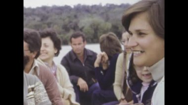 Rio de Janeiro, Brezilya Mayıs 1975: 1970 'lerde Iguazu Milli Parkı' nın nefes kesici manzarasını keşfedin, doğanın harikalarına ve sükunetine görsel bir yolculuk.