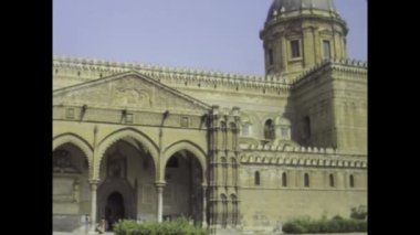 Palermo, İtalya 1975 olabilir: 70 'lerin canlı katedralinin çarpıcı manzarasına tanıklık ederken kendinizi Palermo' nun cazibesine daldırın.