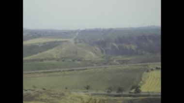 Trapani, İtalya Haziran 1975: Zamanda geri adım atın ve 70 'lerdeki Sicilya tepelerinin büyüleyici manzaralarında ıslanın.