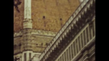 Floransa, İtalya 1965 olabilir: 1960 'lardan kalma tarihi bazilikaların karmaşık mimari ayrıntılarına dalın, zamansız güzelliğin özünü yakalayın.