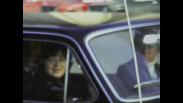 Moscou Rússia Maio 1977 Filmagem Vintage Pessoas Viajando Velho Carro — Vídeo de Stock