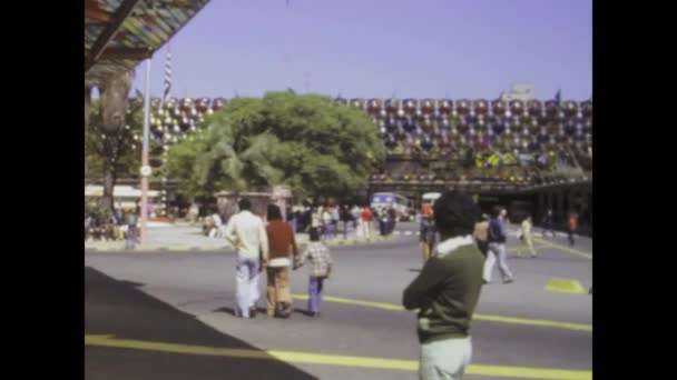 1976年 巴西里约热内卢 回到20世纪70年代繁忙的里约热内卢汽车站 那里充满了人群和能量 — 图库视频影像
